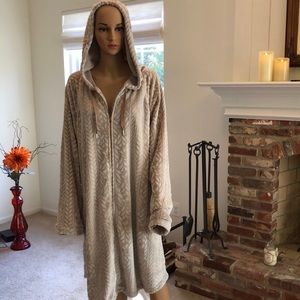 Cozy Hooded Fleece Robe - Cream